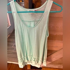 Women’s sleeveless tunic top